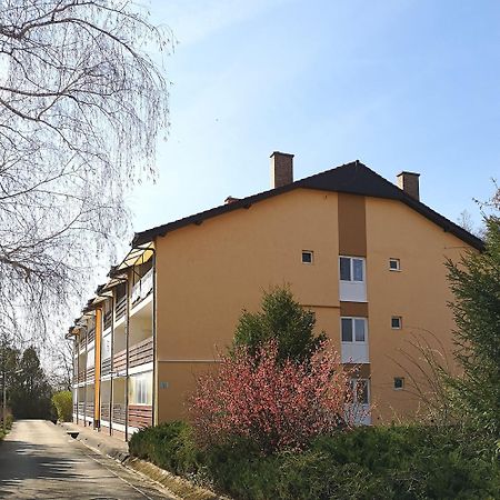 To Apartman Gunarasfuerdo Dombóvár Bagian luar foto