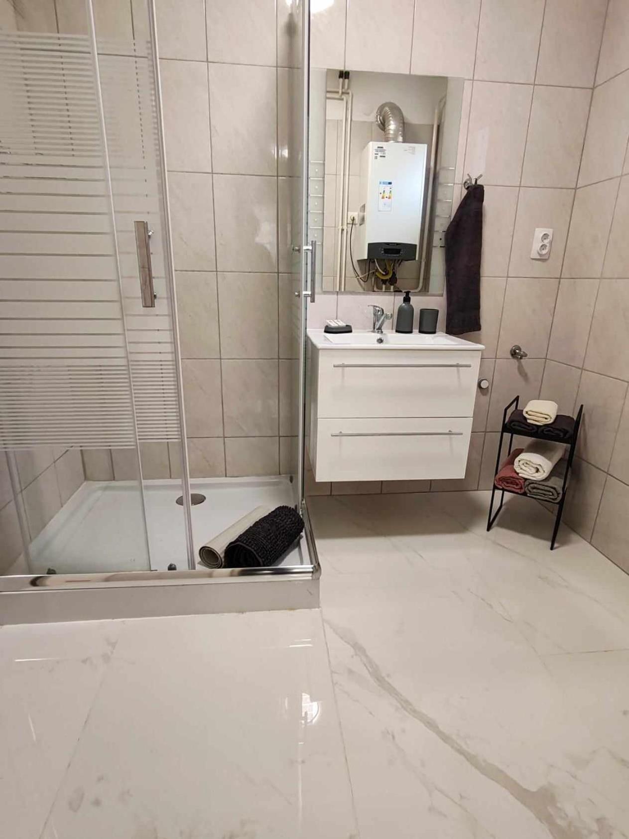 To Apartman Gunarasfuerdo Dombóvár Bagian luar foto